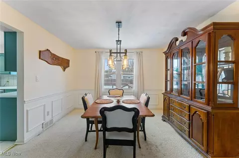 Dining - 486 Oakridge Dr, Youngstown, OH 44512 photo 1 of 2