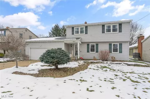 Exterior - 486 Oakridge Dr, Youngstown, OH 44512 photo 7 of 8