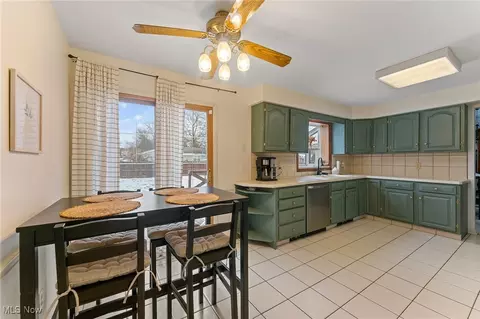 Kitchen - 486 Oakridge Dr, Youngstown, OH 44512 photo 6 of 6