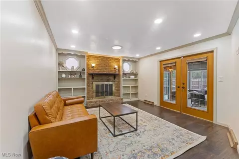 Living - 486 Oakridge Dr, Youngstown, OH 44512 photo 1 of 4