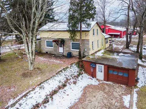 446 Warner Rd SE, Brookfield, OH 44403