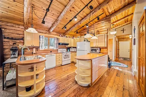 Kitchen - 282 S Ridge Rd W, Conneaut, OH 44030 photo 2 of 3