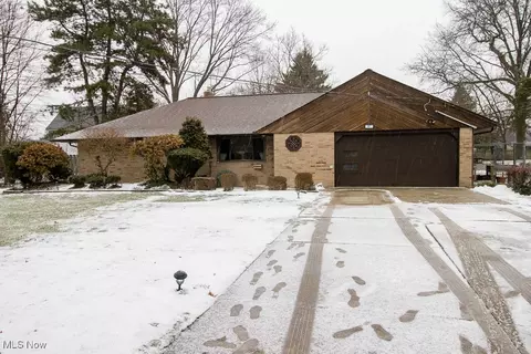 467 Karl Dr, Richmond Heights, OH 44143