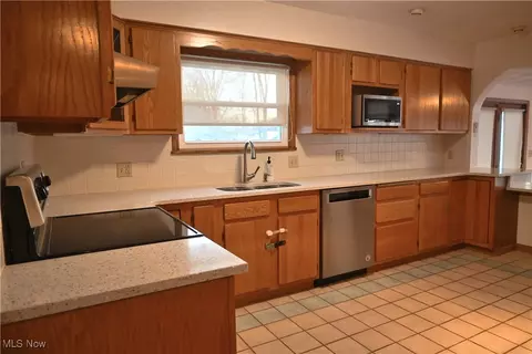 717 Allen Ave, Ashtabula, OH 44004 photo 5
