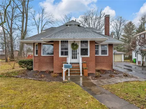 2815 Ridgewood Ave, Alliance, OH 44601