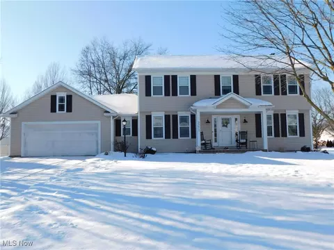 3273 Anglo Cir NW, Canton, OH 44708