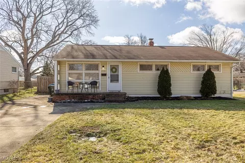 23341 Olmsted Dr, North Olmsted, OH 44070