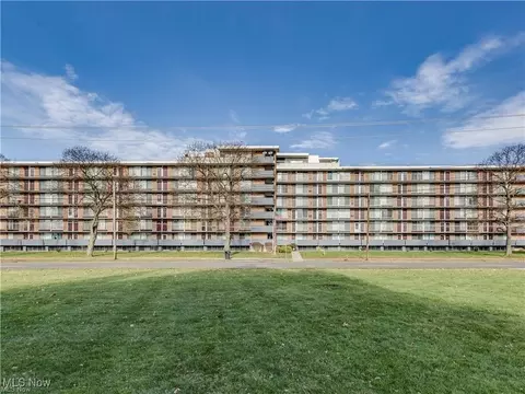 2331 E Market St #316A, Akron, OH 44312