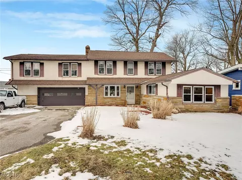 1 E Shore Blvd, Timberlake, OH 44095