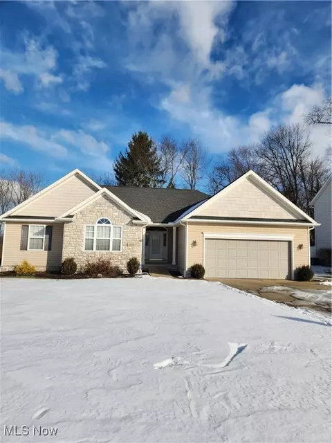 4090 Whispering Springs Ln, Mogadore, OH 44260