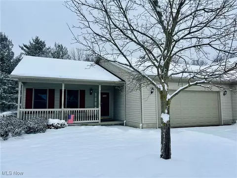 5082 Winthrop Dr, Austintown, OH 44515