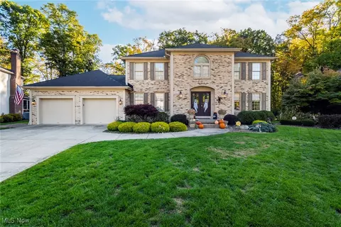 3637 Hummingbird Hill Dr, Poland, OH 44514