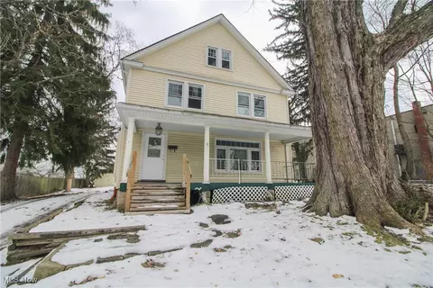 29 Rebecca Ave, Hubbard, OH 44425