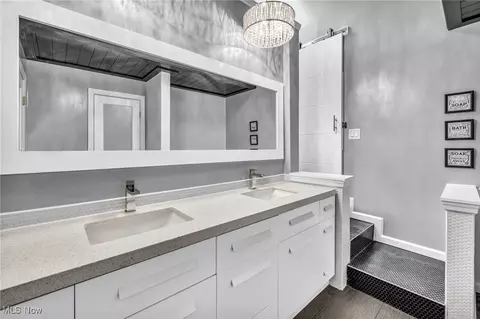 Bath - 4149 Ivanhoe Dr, Lorain, OH 44053 photo 3 of 4