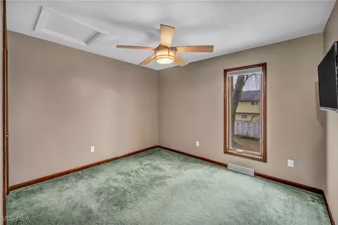 Bedroom - 4149 Ivanhoe Dr, Lorain, OH 44053 photo 8 of 10