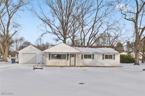 10606 Barcus Ave NE, Alliance, OH 44601