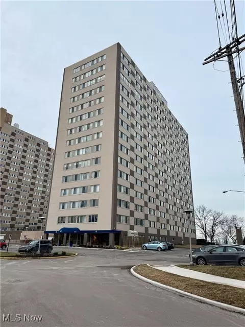 12520 Edgewater Dr #1502, Lakewood, OH 44107
