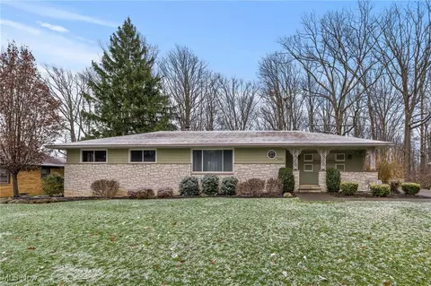 9211 Glenwood Trl, Brecksville, OH 44141