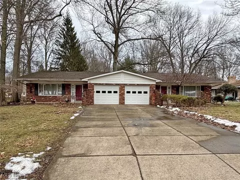 2097-2101 Maple Rd, Stow, OH 44224