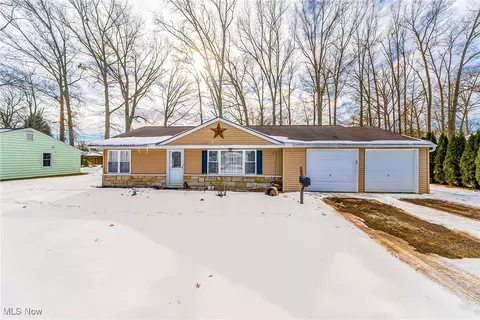 40 Meadowbrook Dr, Grafton, OH 44044