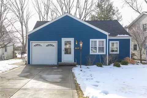 27865 Knickerbocker Rd, Bay Village, OH 44140