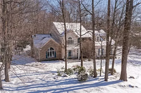 17381 Old Tannery Trl, Chagrin Falls, OH 44023