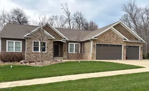 2070 Lochwood Gln, Wooster, OH 44691