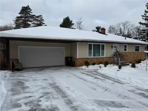8030 Elmhurst Dr, Broadview Heights, OH 44147