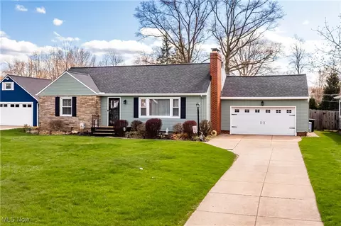 13795 Shawnee Trl, Middleburg Heights, OH 44130
