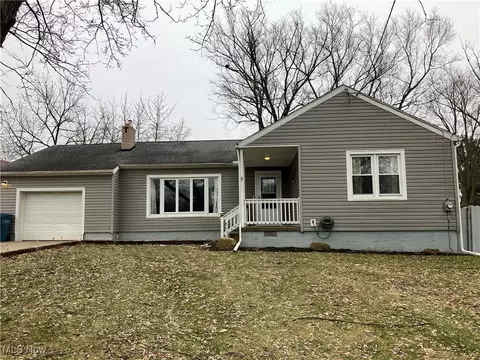 2224 Garfield Ave, Niles, OH 44446