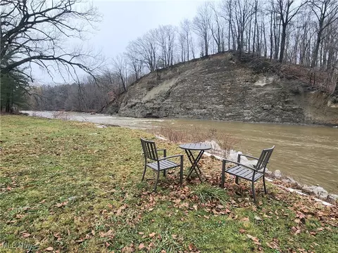 2405 Trailard Dr, Willoughby Hills, OH 44094