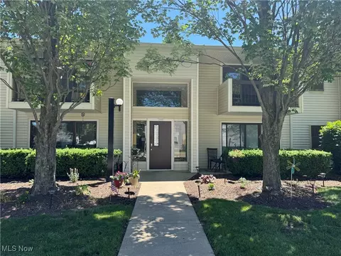 2995 N Bay Dr #I-12, Westlake, OH 44145