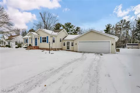 Exterior - 1447 E Sprague Rd, Seven Hills, OH 44131 photo 2 of 6