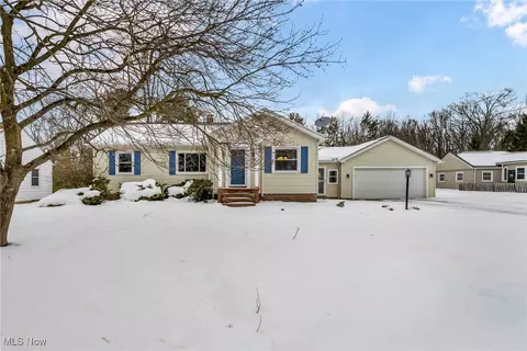 Exterior - 1447 E Sprague Rd, Seven Hills, OH 44131 photo 4 of 6