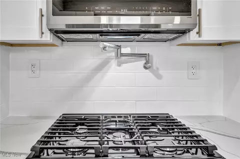 Kitchen - 1447 E Sprague Rd, Seven Hills, OH 44131 photo 5 of 7
