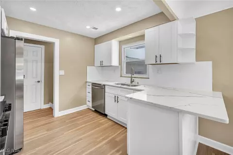 Kitchen - 1447 E Sprague Rd, Seven Hills, OH 44131 photo 3 of 7