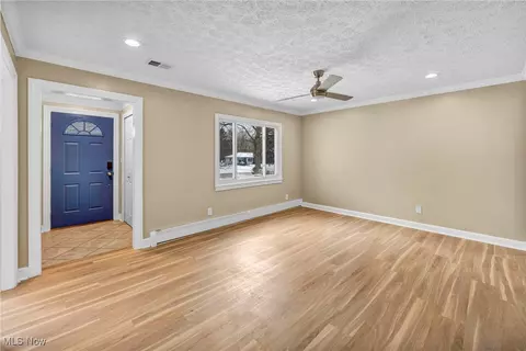 Living - 1447 E Sprague Rd, Seven Hills, OH 44131 photo 4 of 6