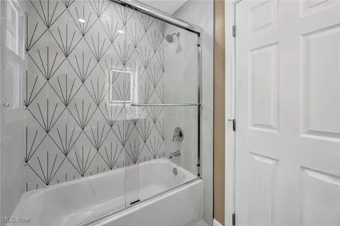 Bath - 1447 E Sprague Rd, Seven Hills, OH 44131 photo 2 of 4