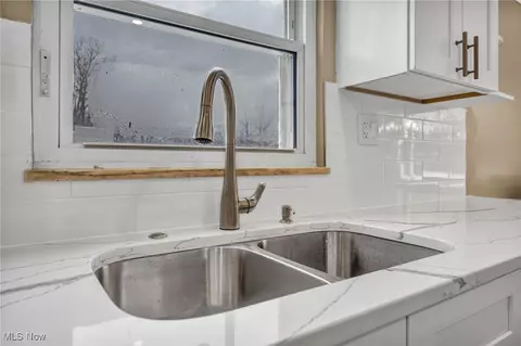 Kitchen - 1447 E Sprague Rd, Seven Hills, OH 44131 photo 7 of 7