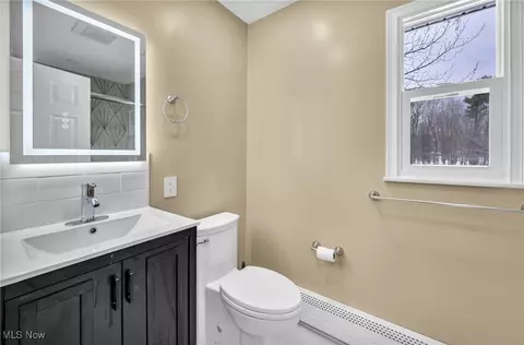 Bath - 1447 E Sprague Rd, Seven Hills, OH 44131 photo 1 of 4