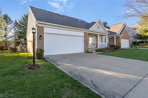 7851 Vanderbilt Dr NW, North Canton, OH 44720