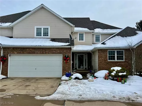 1447 Spyglass Hill Dr, Brunswick, OH 44212