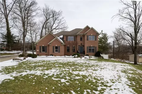 2906 Cherrywood Cir NW, Massillon, OH 44646