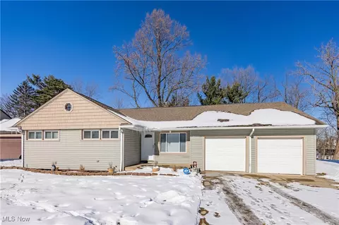 19401 Sumpter Rd, Warrensville Heights, OH 44128