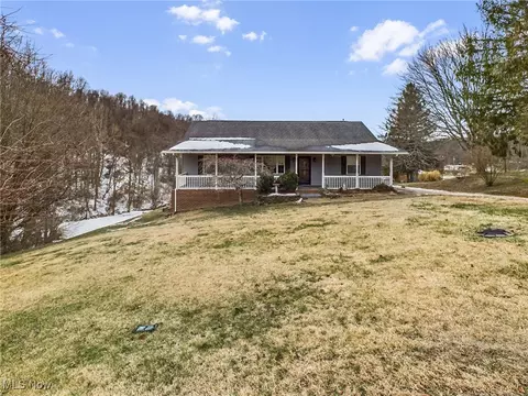 30 Quail Ln, Saint Marys, WV 26170