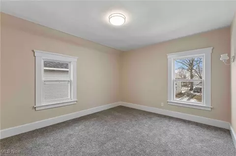 Bedroom - 337 Kenyon Ave, Elyria, OH 44035 photo 5 of 8
