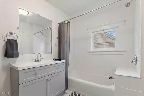 Bath - 337 Kenyon Ave, Elyria, OH 44035 photo 3 of 4