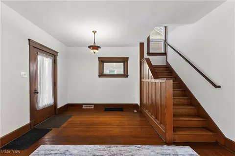 Entry Way - 337 Kenyon Ave, Elyria, OH 44035 photo 1 of 1