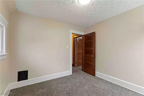 Bedroom - 337 Kenyon Ave, Elyria, OH 44035 photo 4 of 8
