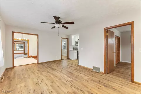 Living - 337 Kenyon Ave, Elyria, OH 44035 photo 4 of 4